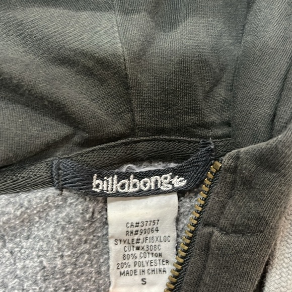 Billabong zip Up Sweater with roses and Skulls - Picture 3 of 5